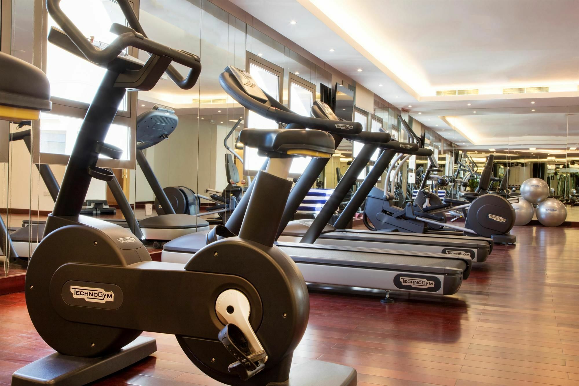 Coral Muscat Hotel And Apartments ภายนอก รูปภาพ