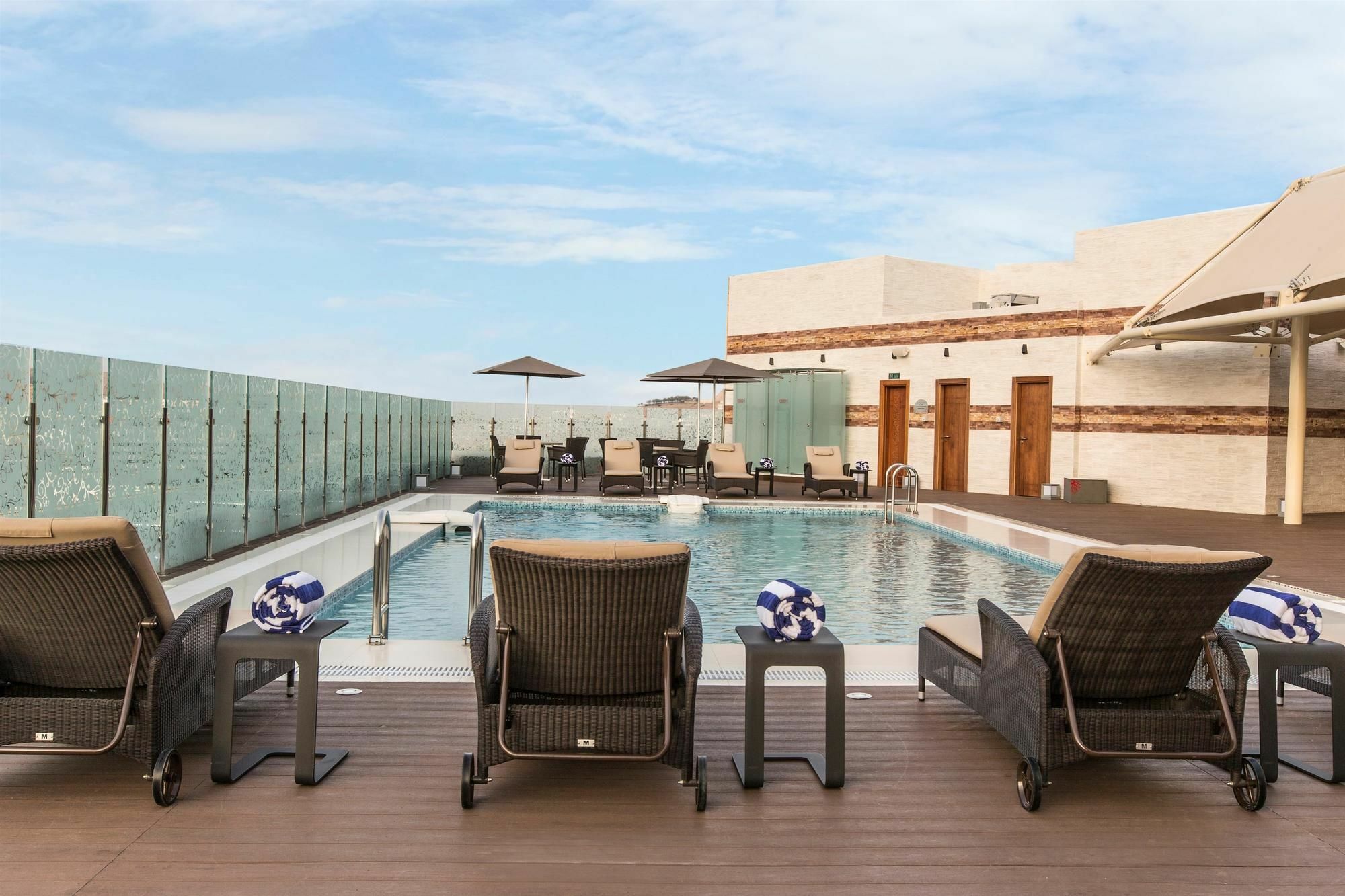 Coral Muscat Hotel And Apartments ภายนอก รูปภาพ